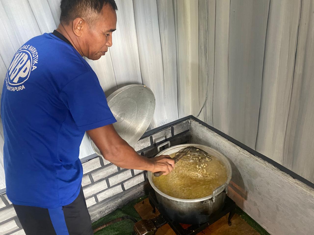 Dari Benih ke Produk: Warga Binaan Lapas Narkotika Karang Intan Produksi Tempe Hasil Panen Kedelai
