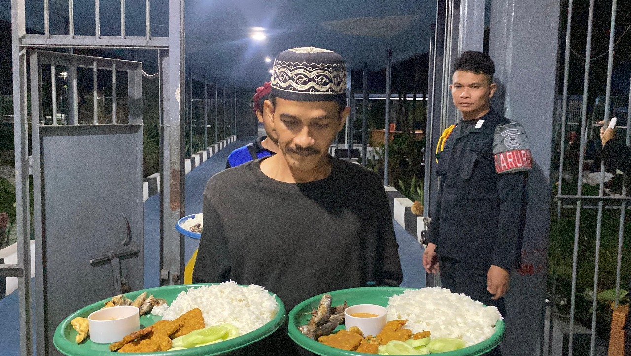Wujud Kepedulian: Lapas Narkotika Karang Intan Gelar Sedekah Malam Jumat ke Seluruh Blok Hunian